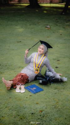 <p>Makasii ya mas kemaren udah di abadikan momen wisudaku, fotonya bagus bisa request tempat dan gayanya hehehe😇🙏🏻🙏🏻</p>